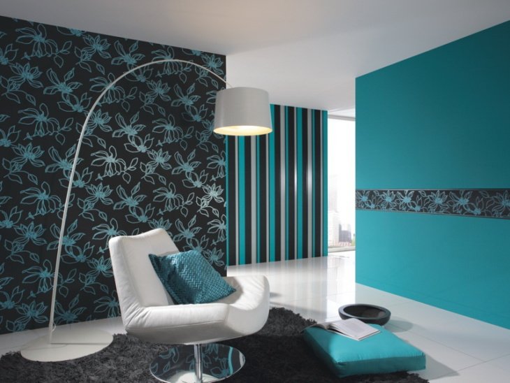 Дизайн стен обоями двух цветов, изменение формы комнаты